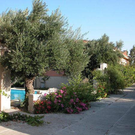 Sprawling Vlilla In Malades Villa Agios Sillas Екстериор снимка