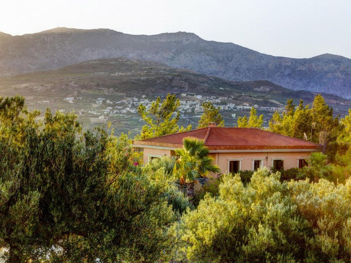 Sprawling Vlilla In Malades Villa Agios Sillas Стая снимка