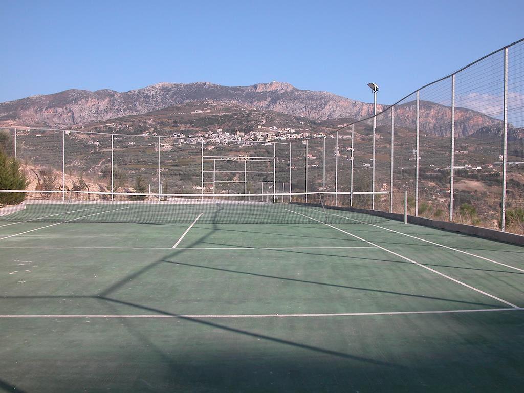 Sprawling Vlilla In Malades Villa Agios Sillas Екстериор снимка